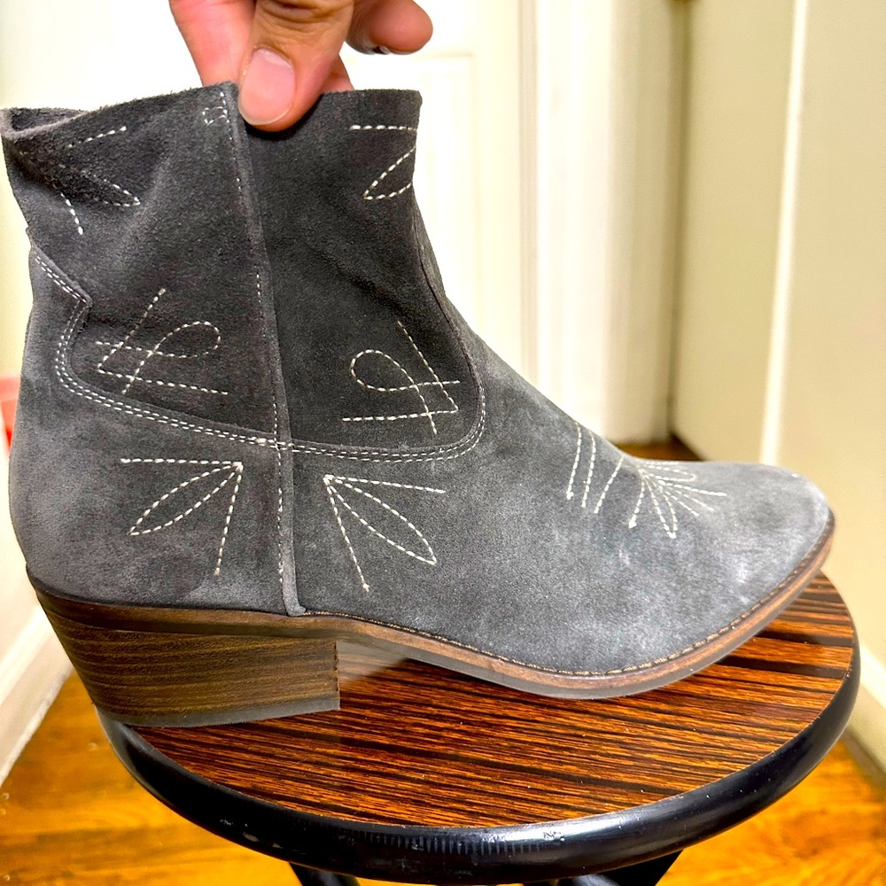 Lucky Brand Embroidered florinah ankle boots gray suede cowgirl boots
